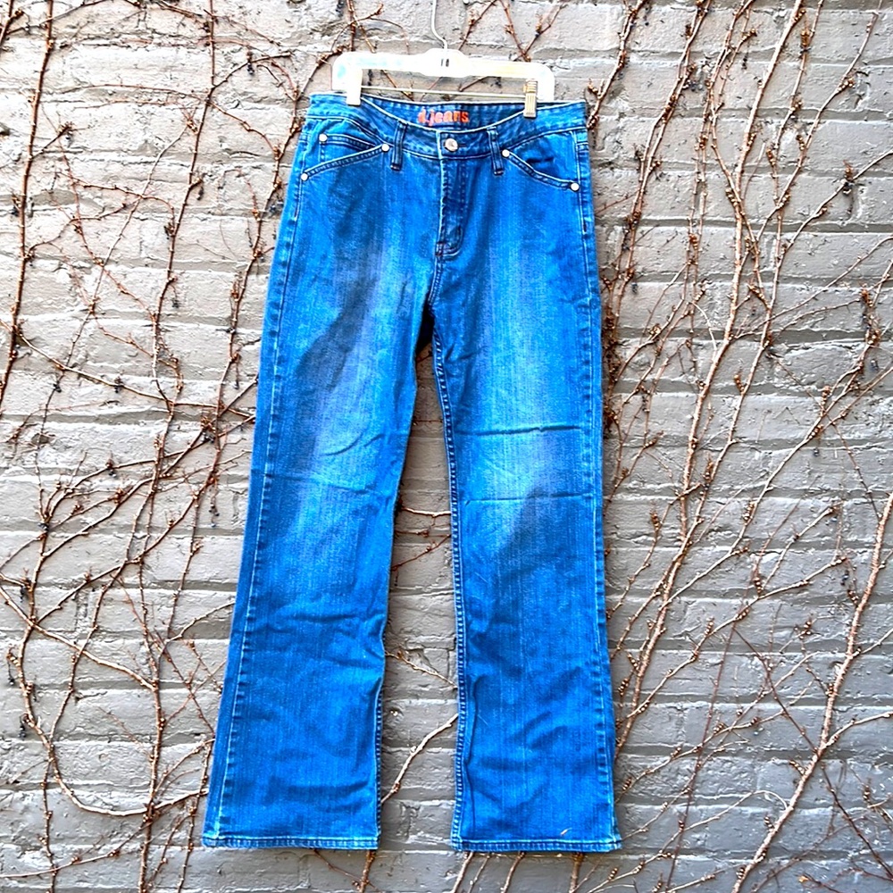 D Jeans. Straight legs. Cool embroidery on back